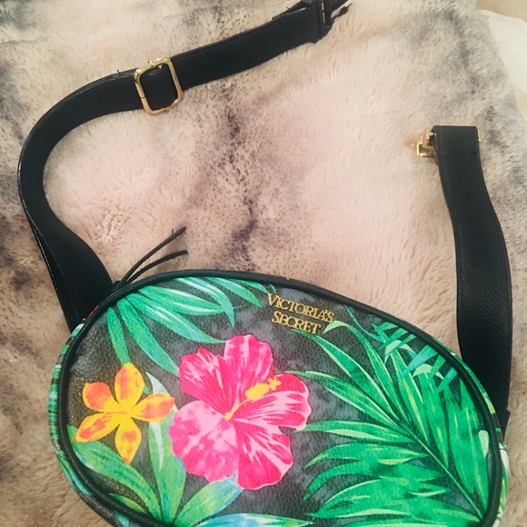 Victoria 💕Secret Fanny Pack - Picture 8 of 8